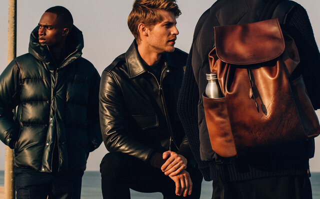 ヴィンテージ・ランドローバーのタイムレスな魅力と、ベルルッティのサヴォアフェール匠の技が共鳴するスペシャルな1台｜BERLUTI