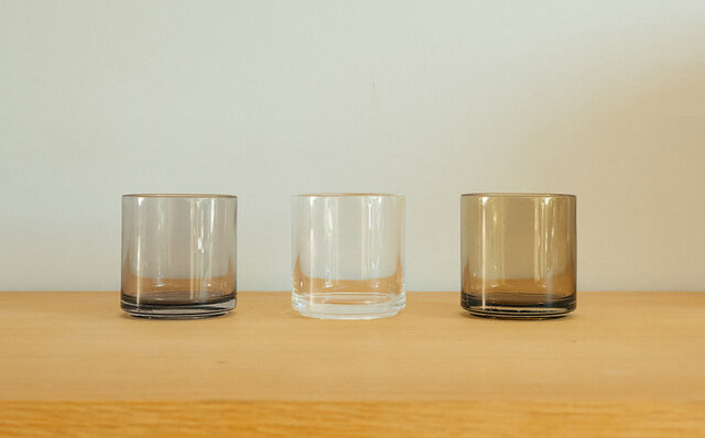 滑らかな口当たりとスタッキングが特徴。ブランド初となるガラス製タンブラー｜HASAMI PORCELAIN
