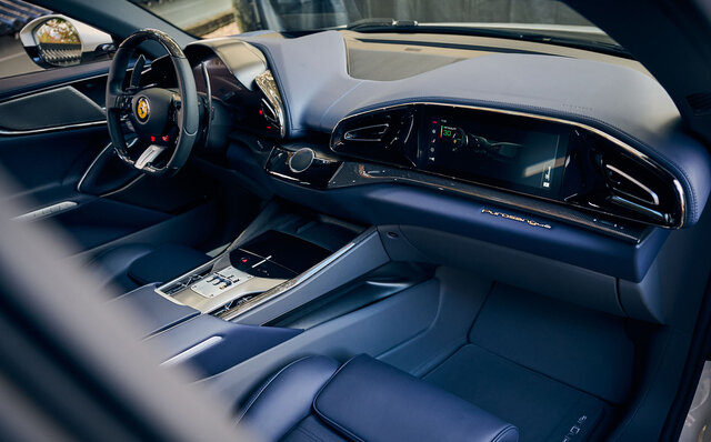 プロサングエが日本上陸──フェラーリジャパン社長が語る、プロサングエがSUVではない理由｜Ferrari