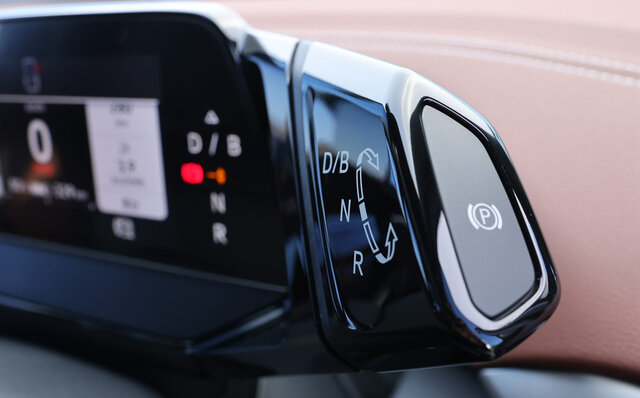 フォルクスワーゲン製BEVで最も人気の高いID.4が日本上陸｜Volkswagen