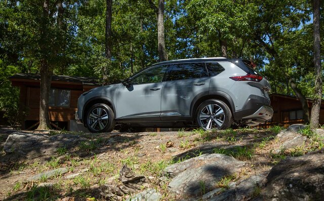 日産「エクストレイル」に試乗──コーナリングが得意なハイブリッドSUV｜NISSAN