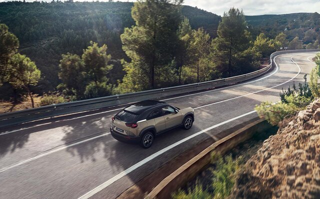 マツダMX-30、今秋国内導入〜EVとマイルドHVモデルをラインアップ〜｜Mazda