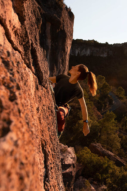 最高のアウトドアへ　メタリックデザインの「タグ・ホイヤー アクアレーサー プロフェッショナル200 ソーラーグラフ」が