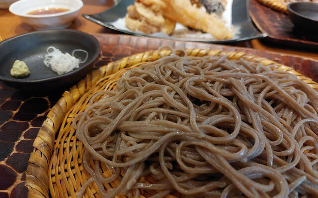 連載エッセイ|#ijichimanのぼやき「健康的な昼メシ」 連載エッセイ|#ijichimanのぼやき「健康的な昼メシ」