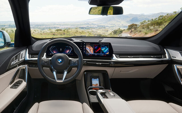 航続距離465kmのBEVもラインアップ──新型BMW「X1」がデビュー|BMW 航続距離465kmのBEVもラインアップ──新型BMW「X1」がデビュー|BMW