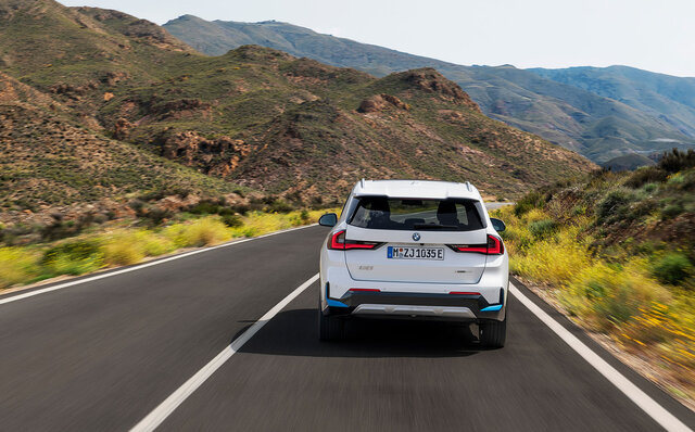 航続距離465kmのBEVもラインアップ──新型BMW「X1」がデビュー|BMW 航続距離465kmのBEVもラインアップ──新型BMW「X1」がデビュー|BMW