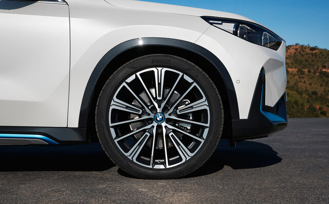 航続距離465kmのBEVもラインアップ──新型BMW「X1」がデビュー|BMW 航続距離465kmのBEVもラインアップ──新型BMW「X1」がデビュー|BMW