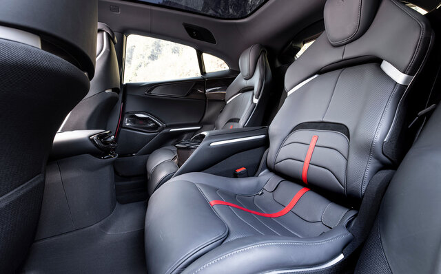 フェラーリプロサングエに北イタリアで試乗──快適性と多用途性を兼ね備えたオールラウンドスーパーカー｜Ferrari