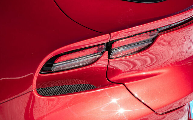 フェラーリプロサングエに北イタリアで試乗──快適性と多用途性を兼ね備えたオールラウンドスーパーカー｜Ferrari