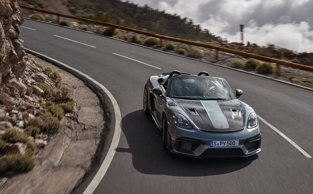 911GT3譲りの心臓を持つ初のミッドシップスパイダー「718スパイダーRS」がデビュー|Porsche 911GT3譲りの心臓を持つ初のミッドシップスパイダー「718スパイダーRS」がデビュー|Porsche