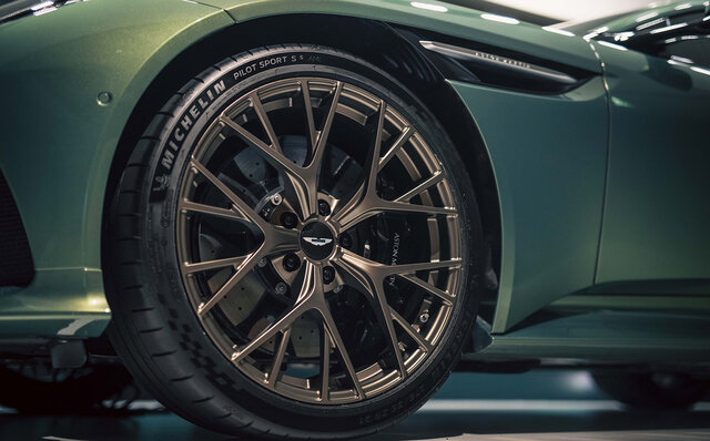アストンマーティンの次世代スポーツカーを先導──アストンマーティンが新型DB12を発表|ASTON MARTIN アストンマーティンの次世代スポーツカーを先導──アストンマーティンが新型DB12を発表|ASTON MARTIN