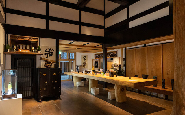 銘酒・満寿泉が手掛ける「リンク８」の食中酒としての魅力を、地元富山の美食巡りのなかで堪能｜FEATURE