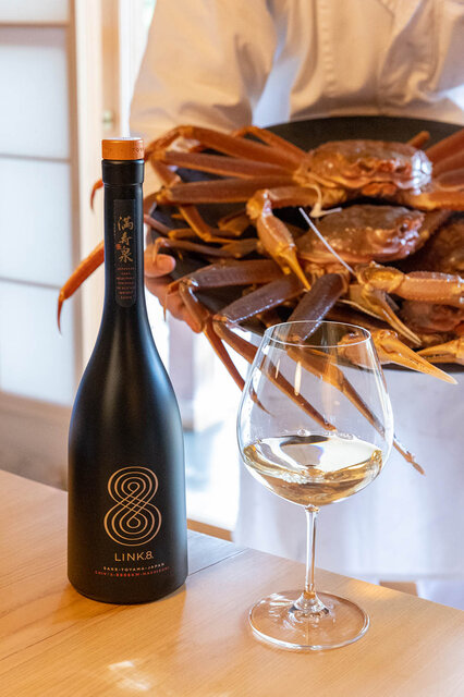 銘酒・満寿泉が手掛ける「リンク８」の食中酒としての魅力を、地元富山の美食巡りのなかで堪能｜FEATURE