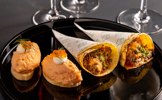 「モエ・エ・シャンドン」3種とワイン10種の夏季限定フリーフロー。プルマン東京田町のルーフトップバーで味わう｜EAT