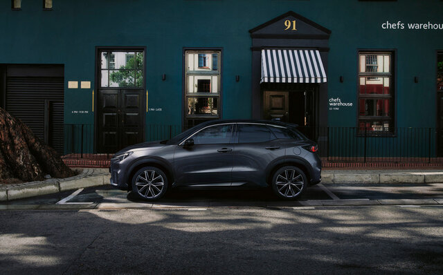 レクサスの“いちばんコンパクトな高級車”LBX世界初披露｜LEXUS