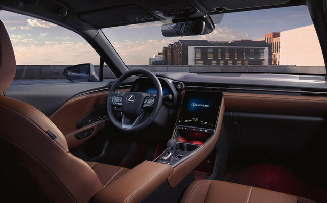 レクサスの“いちばんコンパクトな高級車”LBX世界初披露｜LEXUS