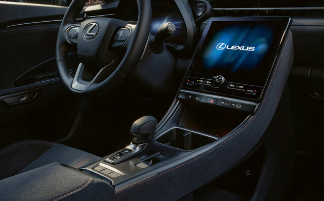 レクサスの“いちばんコンパクトな高級車”LBX世界初披露｜LEXUS