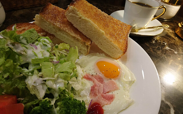 連載エッセイ|#ijichimanのぼやき「喫茶店の朝食」 連載エッセイ|#ijichimanのぼやき「喫茶店の朝食」