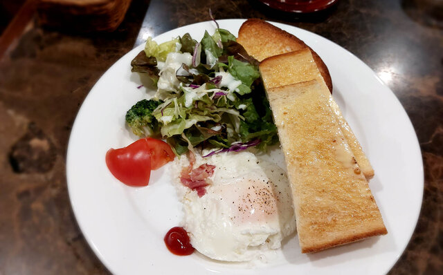 連載エッセイ|#ijichimanのぼやき「喫茶店の朝食」 連載エッセイ|#ijichimanのぼやき「喫茶店の朝食」