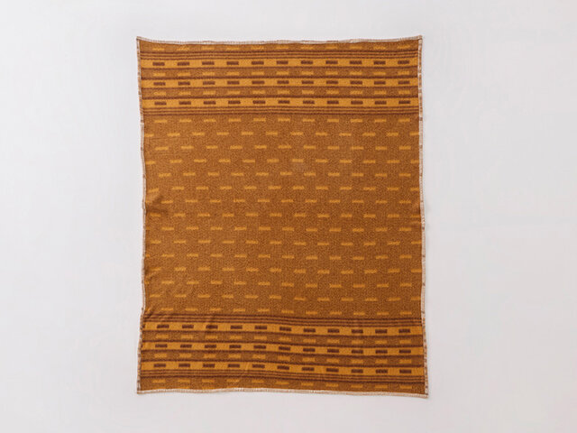 体に寄り沿う優しさを体感。吊り編みの老舗メーカーと開発したジャガードニット素材|HORSE BLANKET RESEARCH 体に寄り沿う優しさを体感。吊り編みの老舗メーカーと開発したジャガードニット素材|HORSE BLANKET RESEARCH