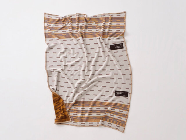 体に寄り沿う優しさを体感。吊り編みの老舗メーカーと開発したジャガードニット素材|HORSE BLANKET RESEARCH 体に寄り沿う優しさを体感。吊り編みの老舗メーカーと開発したジャガードニット素材|HORSE BLANKET RESEARCH