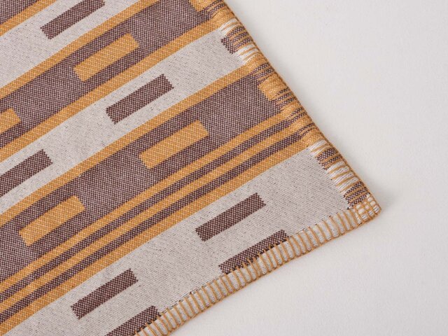 体に寄り沿う優しさを体感。吊り編みの老舗メーカーと開発したジャガードニット素材|HORSE BLANKET RESEARCH 体に寄り沿う優しさを体感。吊り編みの老舗メーカーと開発したジャガードニット素材|HORSE BLANKET RESEARCH