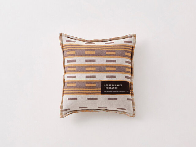 体に寄り沿う優しさを体感。吊り編みの老舗メーカーと開発したジャガードニット素材|HORSE BLANKET RESEARCH 体に寄り沿う優しさを体感。吊り編みの老舗メーカーと開発したジャガードニット素材|HORSE BLANKET RESEARCH