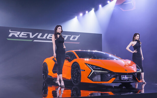 ランボルギーニ初のPHEVフラッグシップ、レヴエルトがジャパンプレミア｜Lamborghini