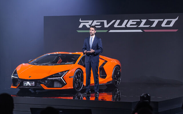 ランボルギーニ初のPHEVフラッグシップ、レヴエルトがジャパンプレミア｜Lamborghini