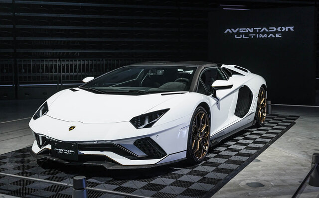 ランボルギーニ初のPHEVフラッグシップ、レヴエルトがジャパンプレミア｜Lamborghini