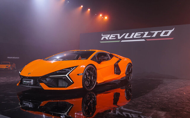 ランボルギーニ初のPHEVフラッグシップ、レヴエルトがジャパンプレミア｜Lamborghini