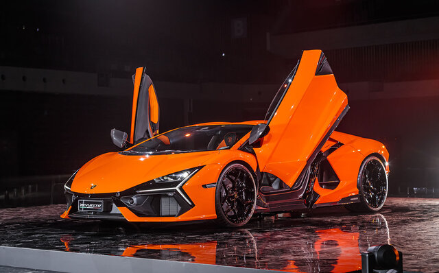 ランボルギーニ初のPHEVフラッグシップ、レヴエルトがジャパンプレミア｜Lamborghini
