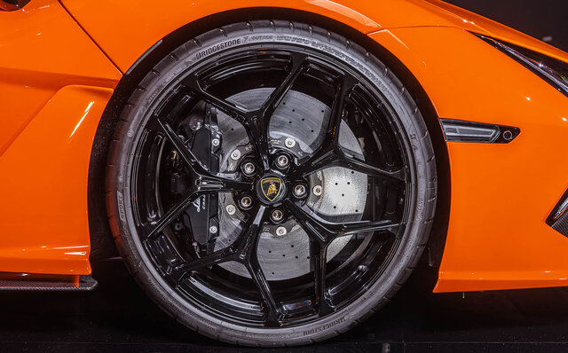 ランボルギーニ初のPHEVフラッグシップ、レヴエルトがジャパンプレミア｜Lamborghini