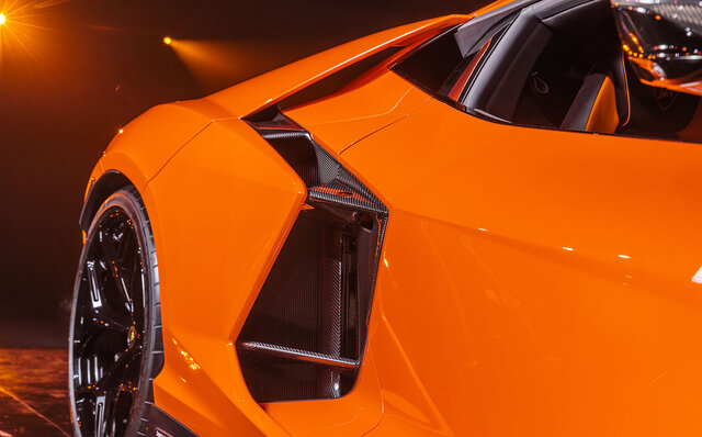 ランボルギーニ初のPHEVフラッグシップ、レヴエルトがジャパンプレミア｜Lamborghini