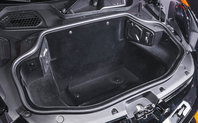 ランボルギーニ初のPHEVフラッグシップ、レヴエルトがジャパンプレミア｜Lamborghini