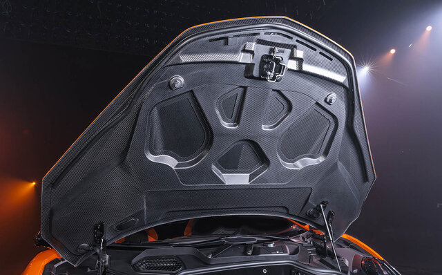 ランボルギーニ初のPHEVフラッグシップ、レヴエルトがジャパンプレミア｜Lamborghini