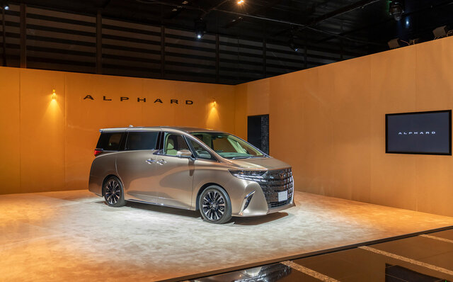 トヨタの最高級ミニバン、アルファードとヴェルファイアが8年ぶりフルモデルチェンジ──高級セダンに匹敵する快適性を実現｜TOYOTA