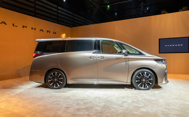 トヨタの最高級ミニバン、アルファードとヴェルファイアが8年ぶりフルモデルチェンジ──高級セダンに匹敵する快適性を実現｜TOYOTA