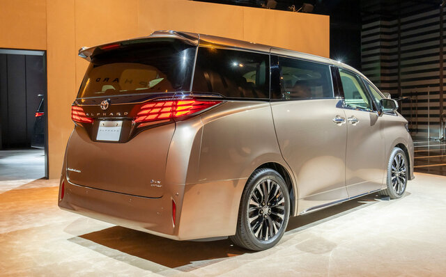 トヨタの最高級ミニバン、アルファードとヴェルファイアが8年ぶりフルモデルチェンジ──高級セダンに匹敵する快適性を実現｜TOYOTA