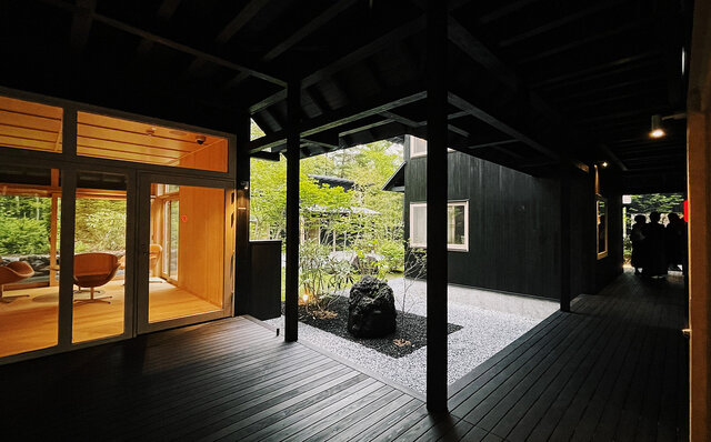 「ししいわハウス軽井沢」で楽しむ建築美と自然の静穏|TRAVEL 「ししいわハウス軽井沢」で楽しむ建築美と自然の静穏|TRAVEL