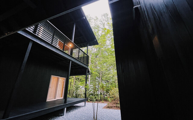 「ししいわハウス軽井沢」で楽しむ建築美と自然の静穏|TRAVEL 「ししいわハウス軽井沢」で楽しむ建築美と自然の静穏|TRAVEL