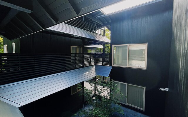 「ししいわハウス軽井沢」で楽しむ建築美と自然の静穏|TRAVEL 「ししいわハウス軽井沢」で楽しむ建築美と自然の静穏|TRAVEL