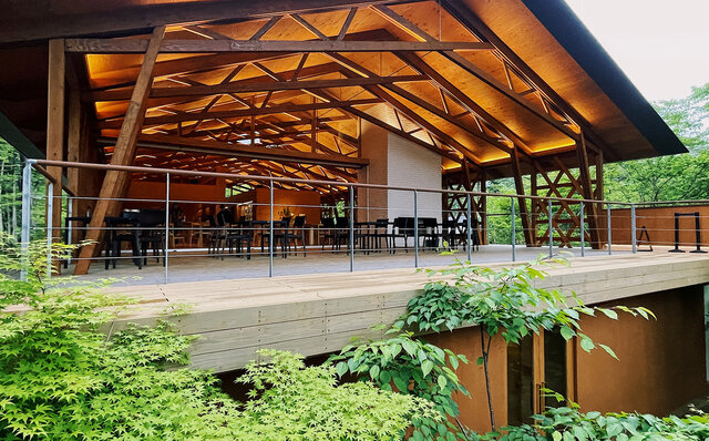 「ししいわハウス軽井沢」で楽しむ建築美と自然の静穏|TRAVEL 「ししいわハウス軽井沢」で楽しむ建築美と自然の静穏|TRAVEL