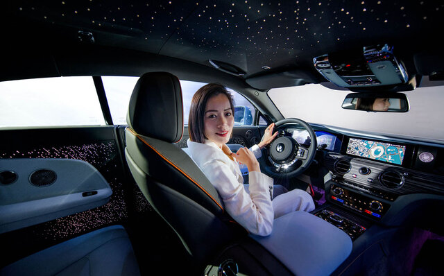 ロールス・ロイス初のBEVスペクターが日本上陸｜ROLLS-ROYCE