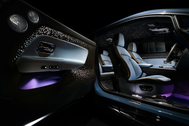 ロールス・ロイス初のBEVスペクターが日本上陸｜ROLLS-ROYCE