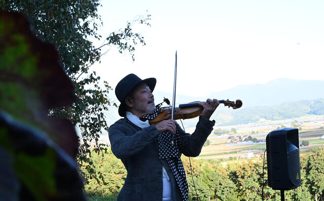 「THE OUTDOOR LIVING IN FURANO」  富良野の山頂の絶景で、セララバアド橋本宏一シェフが織りなすフルコースを食すスペシャルダイニングがこの秋開催 「THE OUTDOOR LIVING IN FURANO」  富良野の山頂の絶景で、セララバアド橋本宏一シェフが織りなすフルコースを食すスペシャルダイニングがこの秋開催