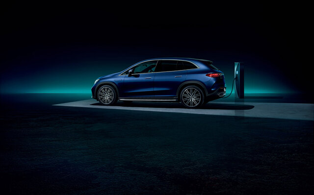 日本の道路事情に合ったボディサイズと取り回しの良さが特長の電動SUV「EQE SUV」が日本上陸｜Mercedes Benz