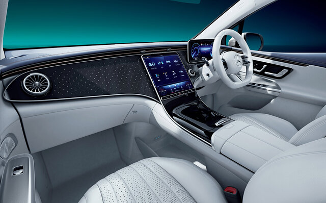 日本の道路事情に合ったボディサイズと取り回しの良さが特長の電動SUV「EQE SUV」が日本上陸｜Mercedes Benz