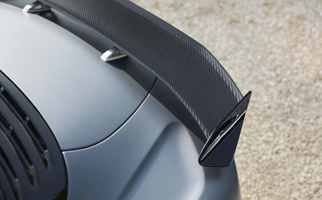 F1マシンのカーボン技術と素材を採用する限定車「アルピーヌ A110 S エンストン」が登場｜ALPINE