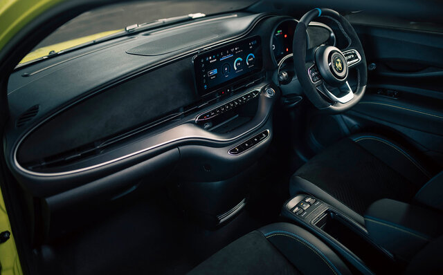 刺激的なエンジンサウンドを楽しめるアバルト初のBEV「アバルト500e」日本上陸|Abarth 刺激的なエンジンサウンドを楽しめるアバルト初のBEV「アバルト500e」日本上陸|Abarth